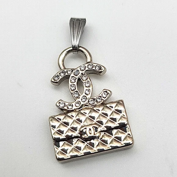 Luxury Charm/Zipper Pull - Picture 2 of 6